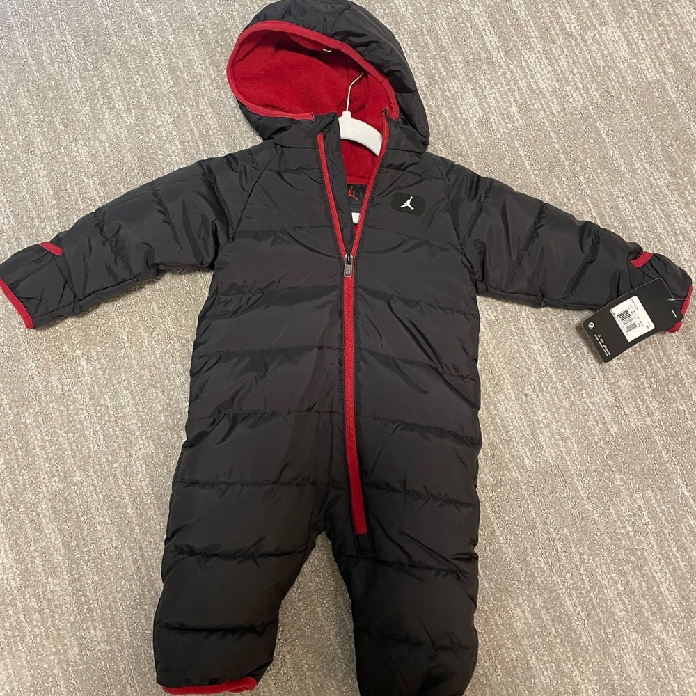 Nike Jordan Jumpman
Baby 6M Puffer Snowsuit